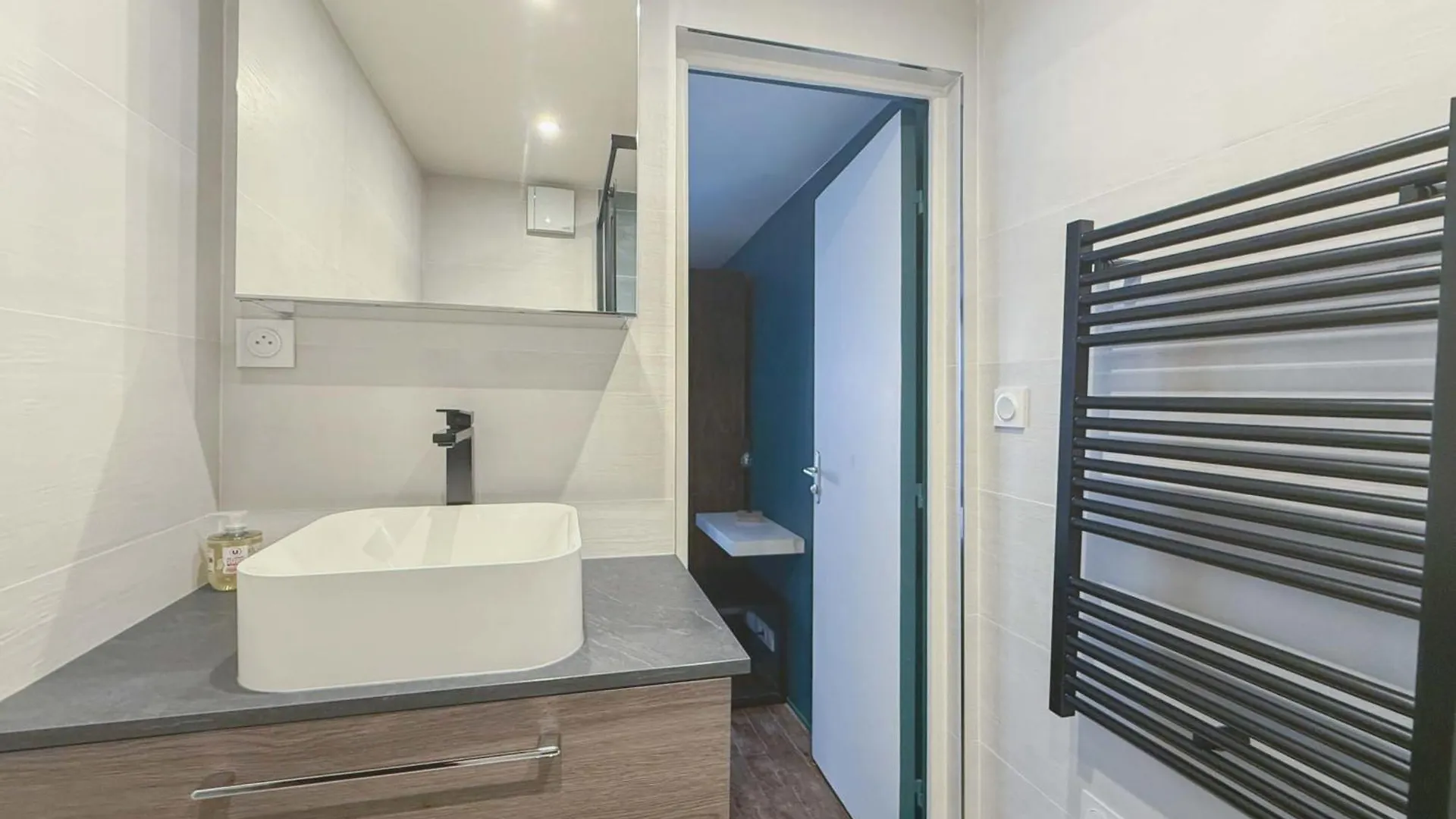 Flexliving - - Martyrs Apartment